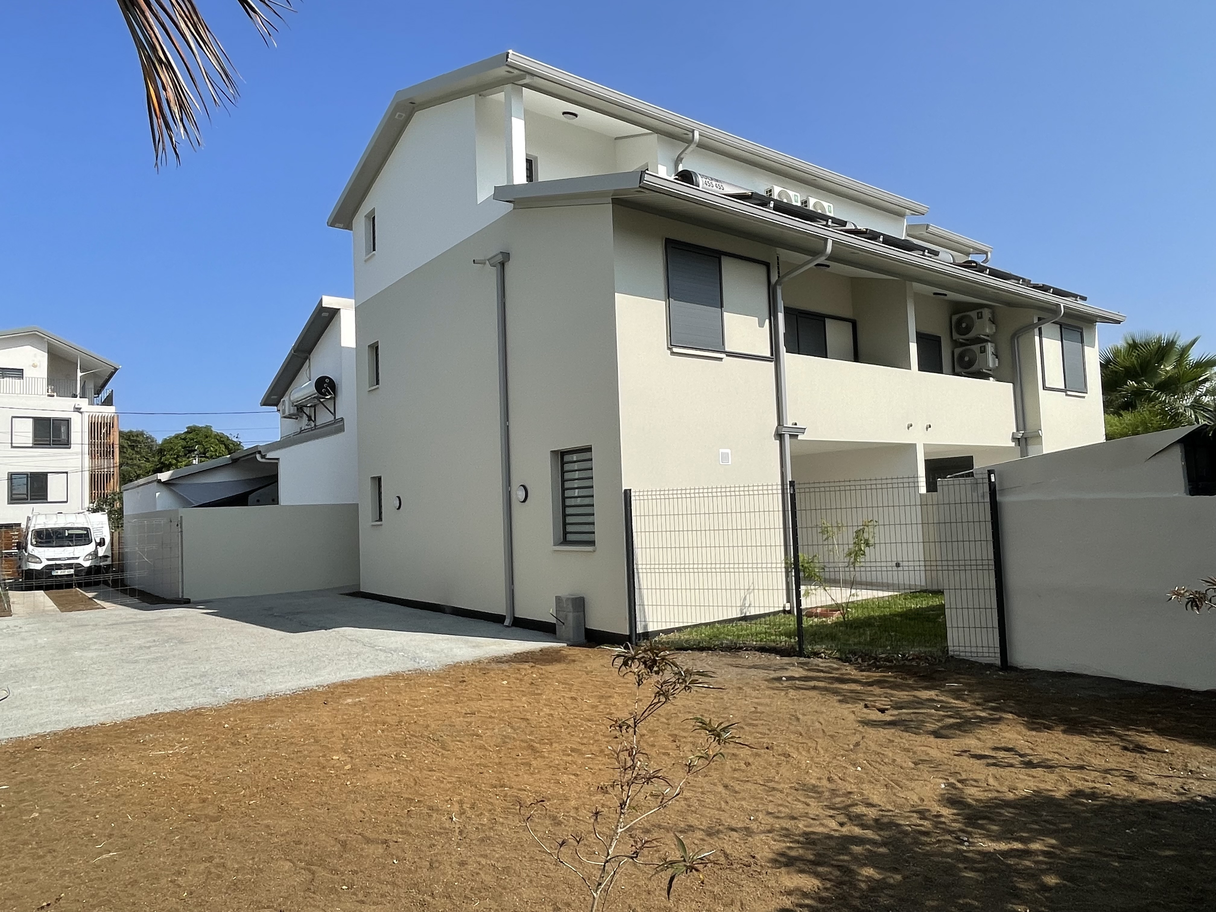 Collectif de 2 logements T4 à La Réunion, construit par C.M.O Brachet